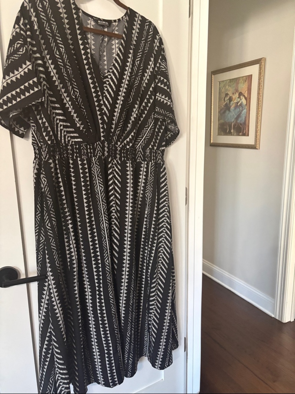BloomChic Black & White Geometric Midi Dress. US 18 women’s plus.